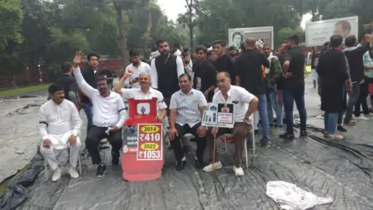 कांग्रेस का हल्लाबोल! राहुल ने भाजपा पर लगाए लोकतंत्र की हत्या के आरोप, रविशंकर प्रसाद ने किया पलटवार