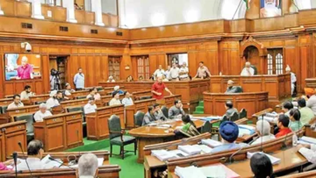 दिल्ली विधानसभा में हुआ हंगामा, सिसोदिया ने पीएम की सोच को बताया घटिया