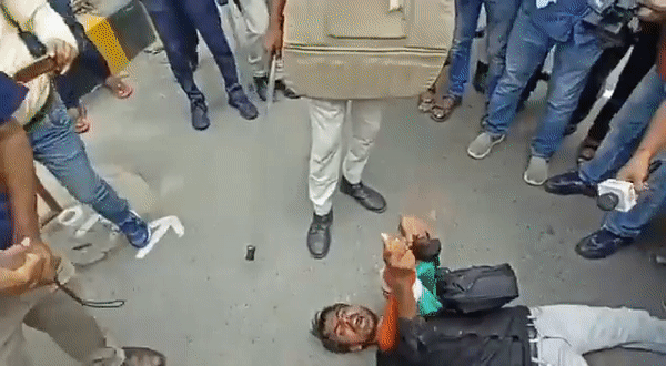 Protest in Patna: बेरोजगार शिक्षकों से बर्बरता, लाठीबाज ADM पर सुशासन बाबू का एक्शन कब?