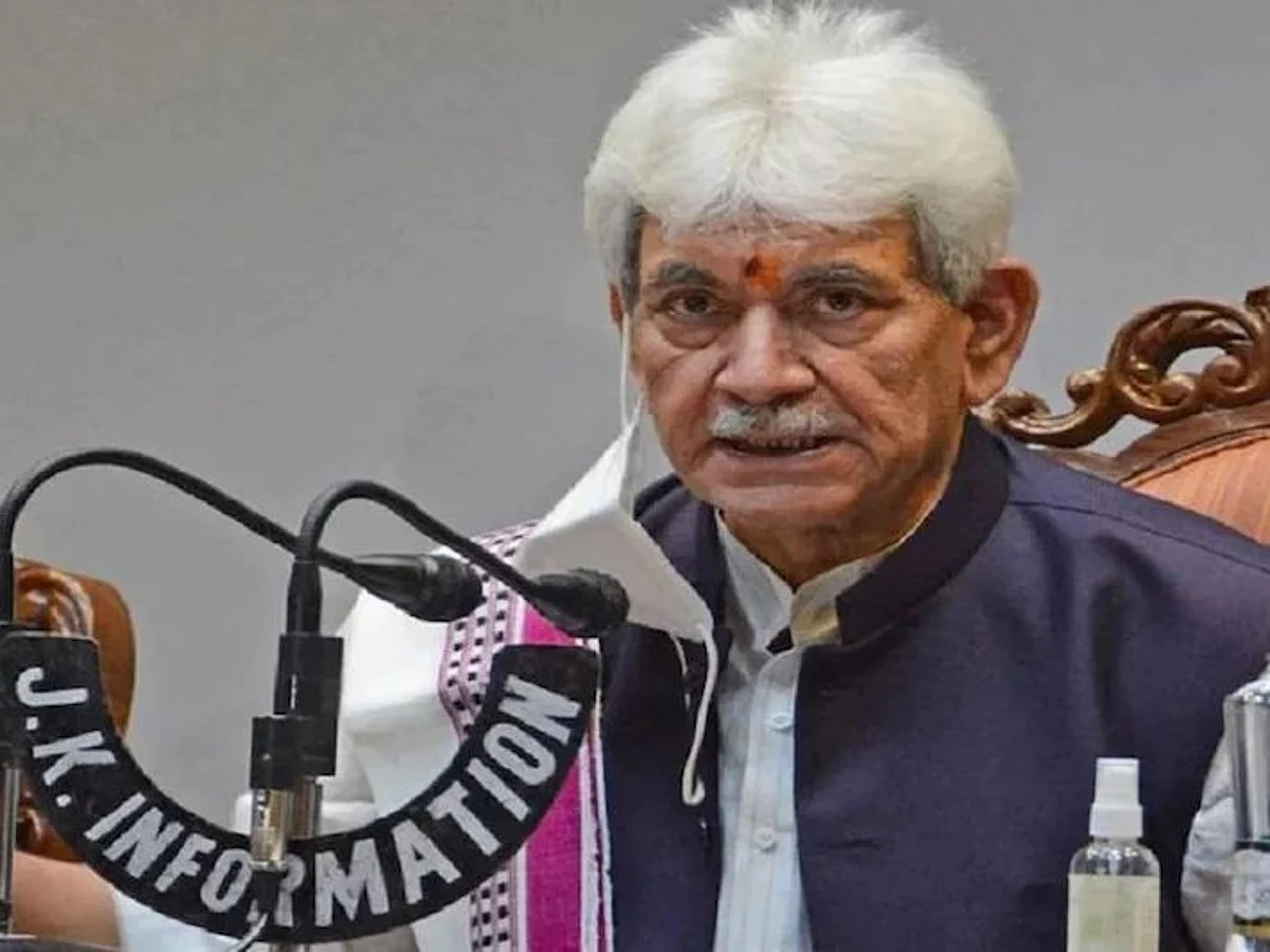 J&K: आतंक पर बड़ी चोट, बिट्टा कराटे की पत्नी, सैयद सलाहुद्दीन के बेटे समेत 4 सरकारी कर्मचारी बर्खास्त