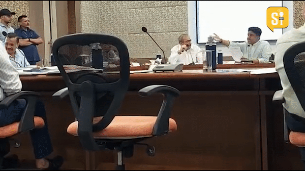 Delhi: शिक्षा मॉडल पर सवाल दागे तो NDMC की बैठक छोड़ भागे केजरीवाल; देखिए वीडियो