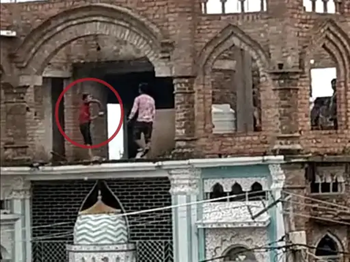 Bihar: सीवान सुलगाने की साजिश; जुलूस पर मस्जिद से पथराव, बिहार में अब नहीं सुशासन राज!