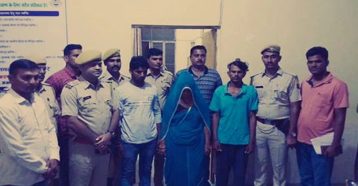 आरोपियों को पकड़ने के बाद मीडिया के सामने किया पेश