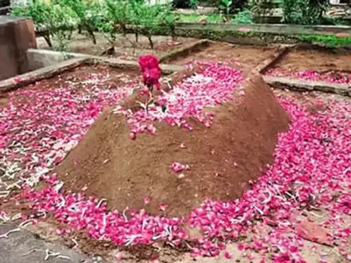 Maharashtra: मुंबई ब्लास्ट के दोषी याकूब की कब्र को किसने सजाया? चल सकता है बुलडोजर!