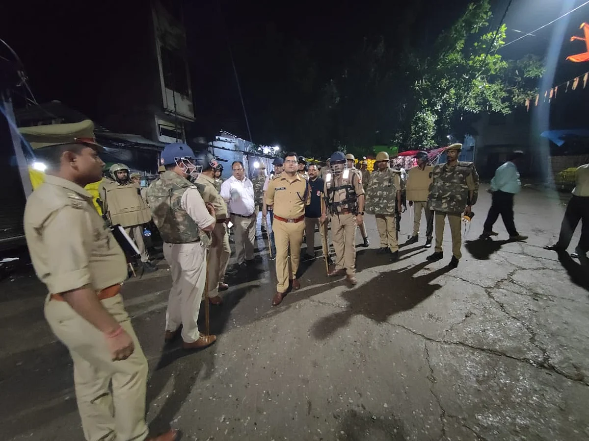 UP: गोंडा में पैगंबर पर पोस्ट से बवाल; मजहबी भीड़ ने किया आरोपी के घर पर पथराव, पुलिस वाहन तोड़े