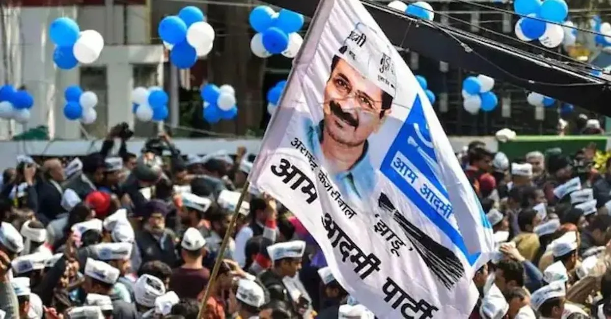 Elections & Politics: खुल रही पोल, बज रहे ढोल... AAP के 'कारनामे' कर रहे धमाके