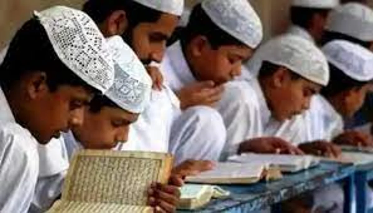 UP: Madrassa Scholarship पर केन्द्र ने लगाई रोक, योगी सरकार ने इसे पहले ही कर दिया बंद