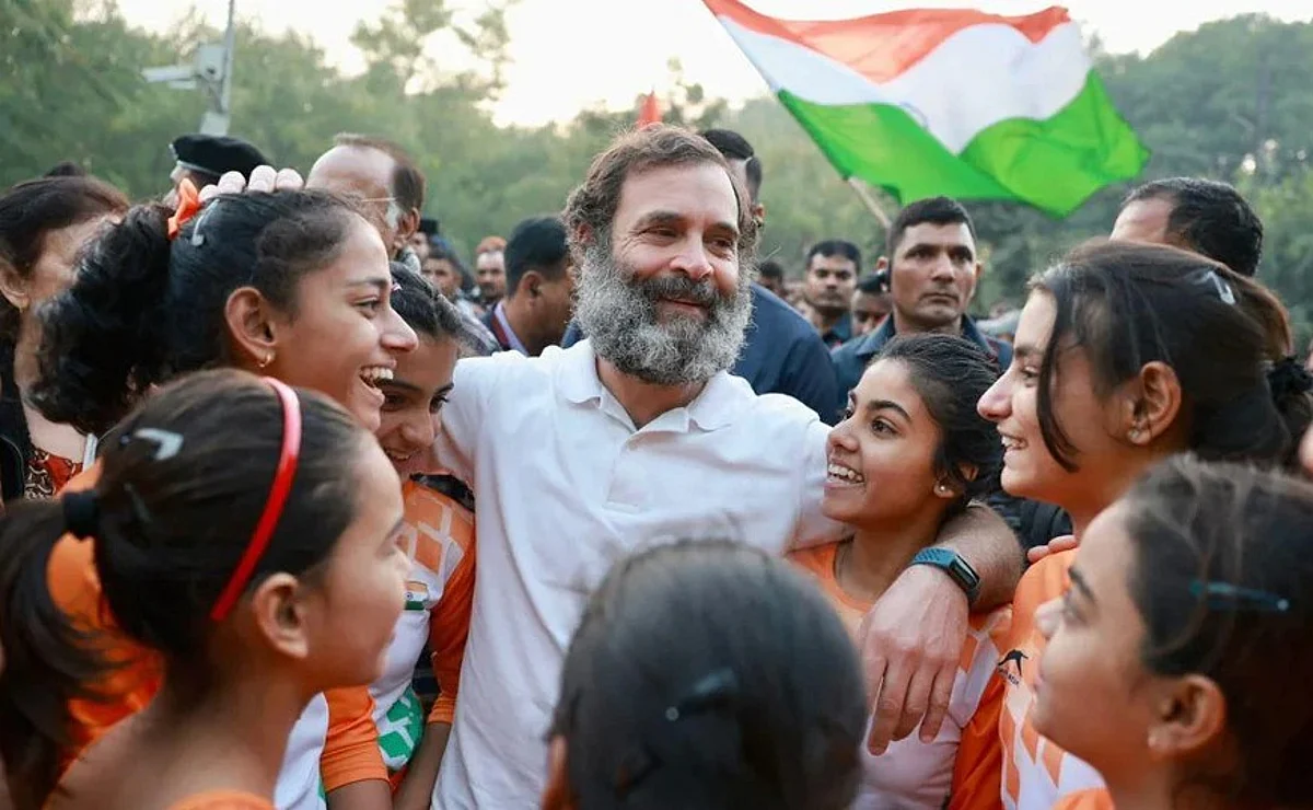 Covid-19: कोरोना पर अलर्ट भी कांग्रेसी को नहीं गंवारा, बोले- भीड़ देख डर गए