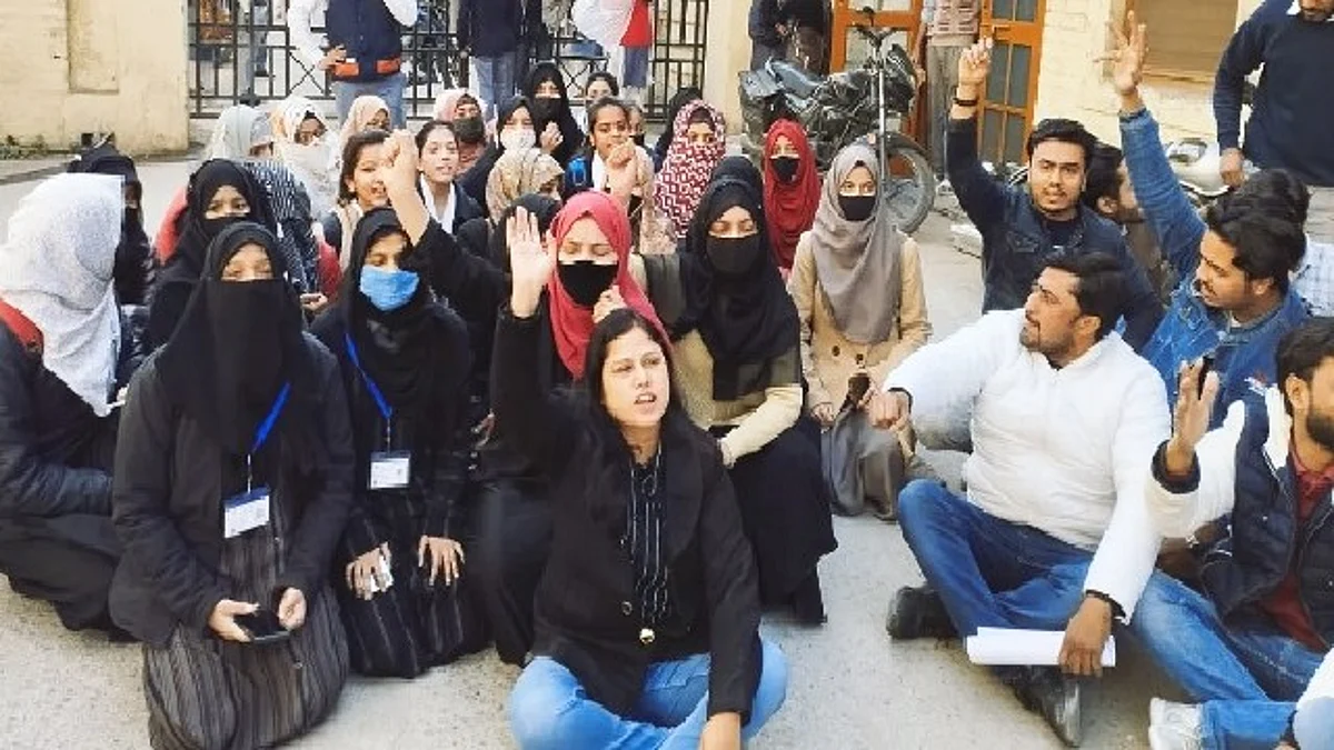 No Entry In Burqa