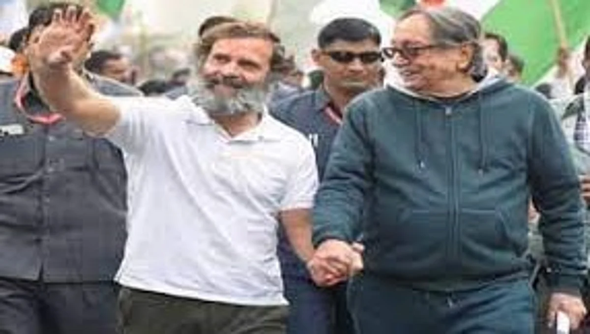 भारत जोड़ो यात्रा में राहुल के साथ रॉ के पूर्व प्रमुख अमरजीत सिंह दुलत।