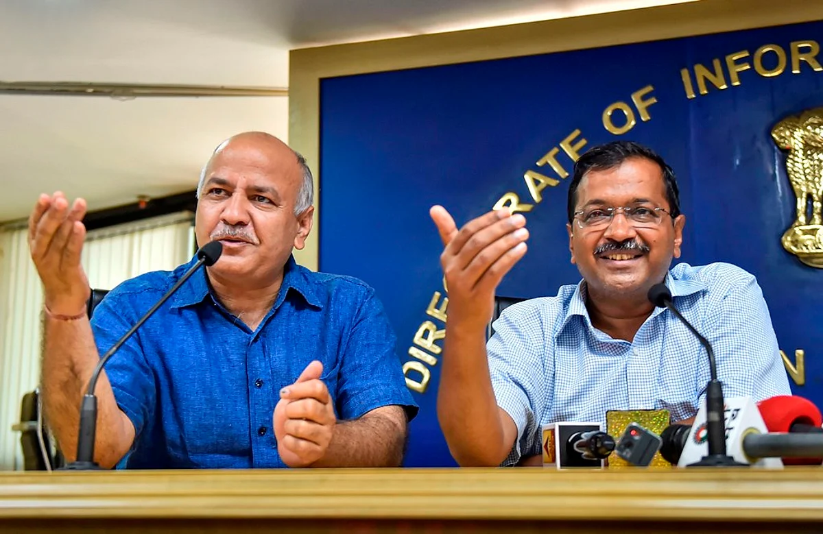 केजरीवाल सरकार का दिल्ली की महिलाओं को तोहफा, डीटीसी बसें और मेट्रो में मुफ्त यात्रा