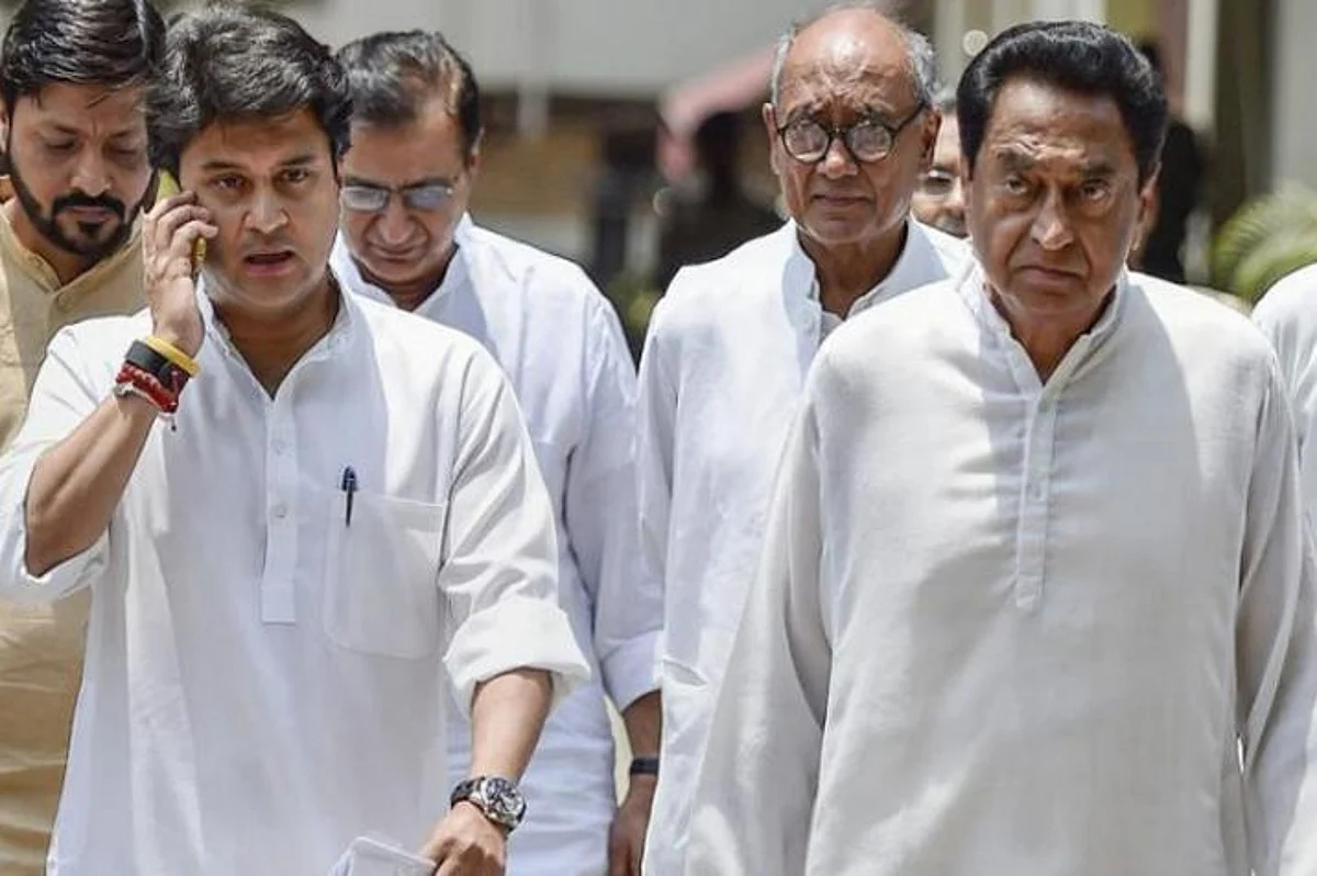 क्या ? वाकई मध्यप्रदेश की कांग्रेस सरकार खतरे में है या कोई सियासी खिचड़ी पक रही है,