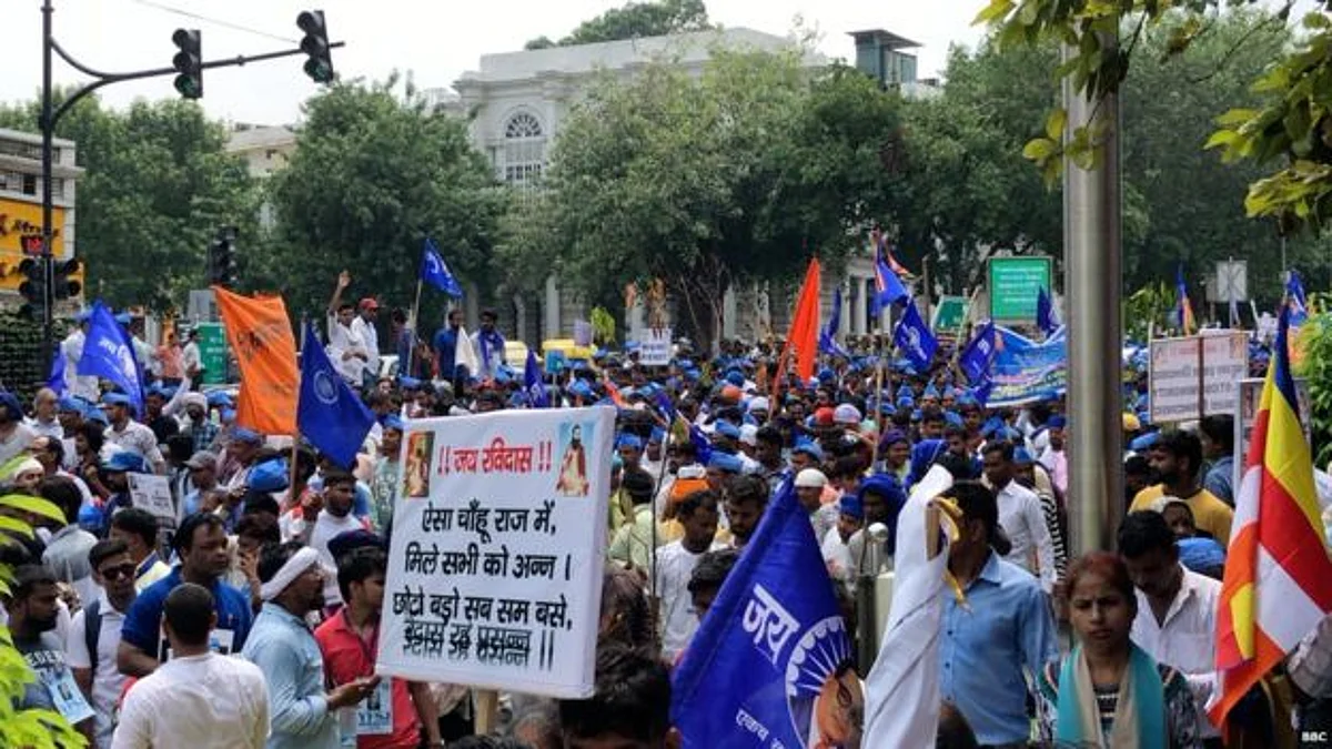 दिल्ली में रविदास मंदिर तोडने के विरोध में प्रर्दशन हुआ उग्र