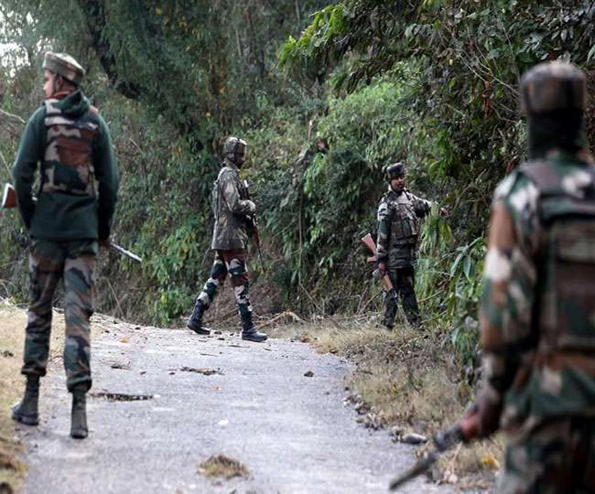 पुलवामा में सेना और आतंकियों की मुठभेड़ में एक आतंकवादी मारा गया।