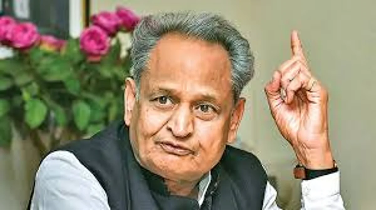 CM Ashok Gehlot : राजस्थान में आर्थिक व्यवस्था को तगड़ा झटका
