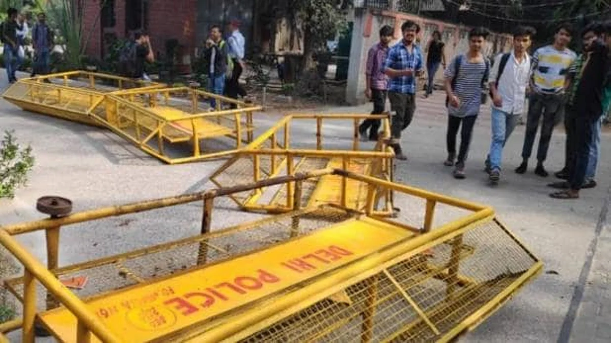 जामिया यूनिवर्सिटी में हंगामें के बाद भारी पुलिस बल तैनात