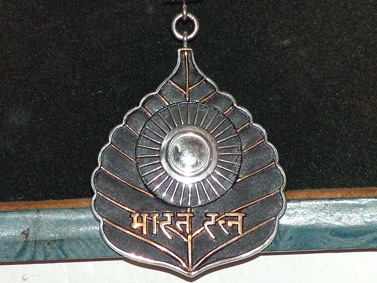 ट्वीटर पर अक्षय कुमार और सोनू सूद को भारत रत्न देने की मांग