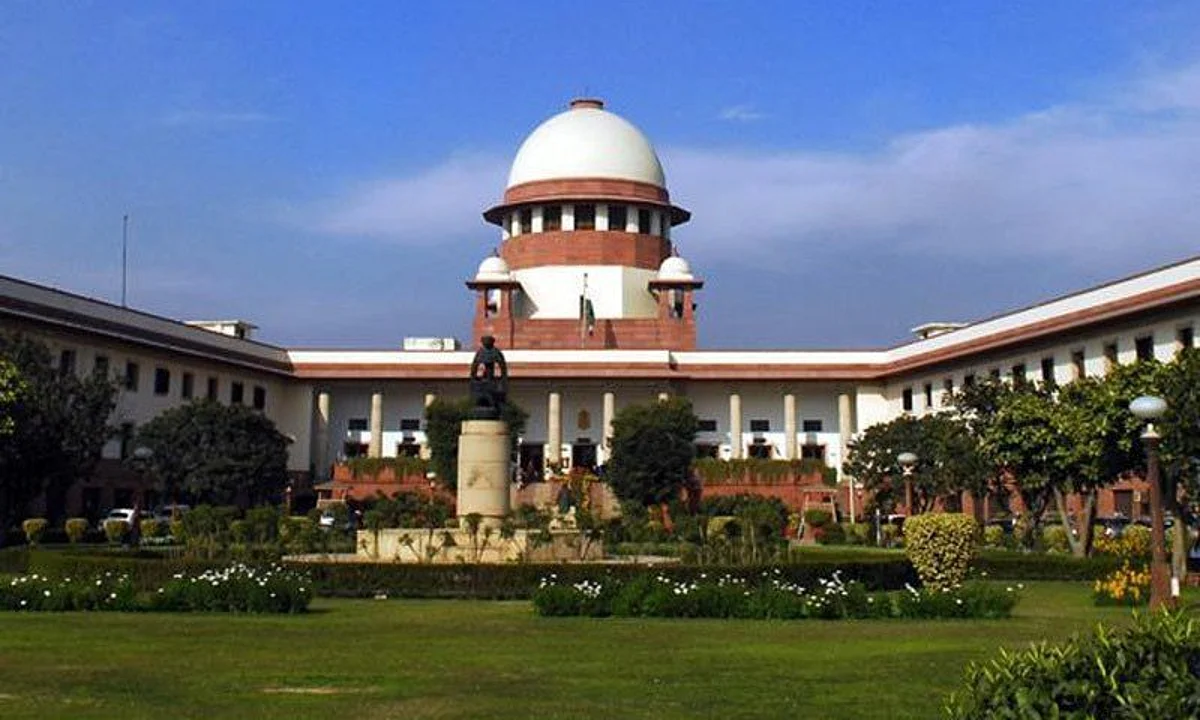अदालत ने कहा कि वह अगले साल से पांडे समिति की सिफारिशों को लागू करने की अनुमति देती है। पीठ ने मार्च के तीसरे सप्ताह में याचिका पर अंतिम सुनवाई करने का निर्णय किया है। फिर पांडे समिति द्वारा दिए गए ईडब्ल्यूएस मानदंड की वैधता तय की जाएगी।
