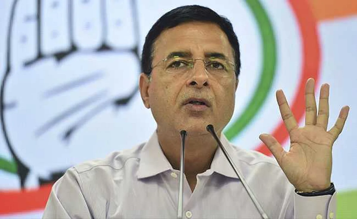 PM मोदी ने 6 महीनें में 3 बार बदली वैक्सीनेशन नीति; कांग्रेस ने केंद्र पर साधा निशाना