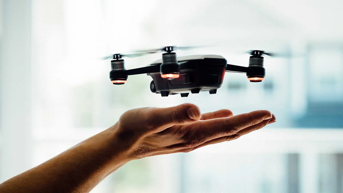 Drone Rules 2021 : 250 ग्राम से कम वजनी ड्रोन के रजिस्ट्रेशन की नहीं होगी जरूरत, आसमान को भी तीन जोन में बांटा जाएगा