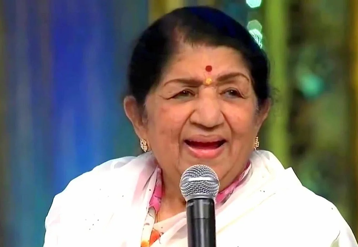 Lata Mangeshkar Birthday: महज 11 साल की उम्र से गाने लगी थी लता, 13 साल की उम्र में सिर से उठ गया था पिता का साया