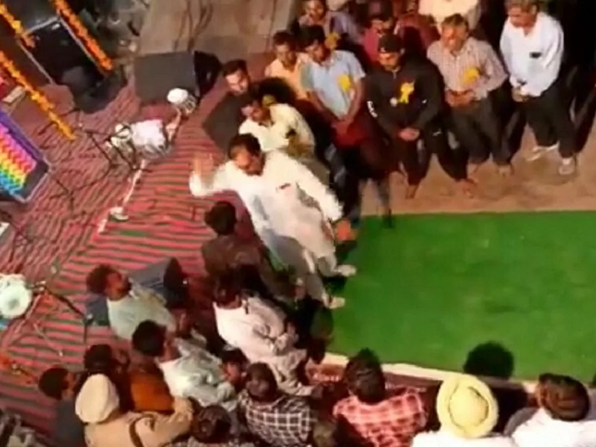 पंजाब में कांग्रेस विधायक की गुंडागर्दी : युवक ने विकास कार्यों के बारे में पूछा – तो कर दी पिटाई