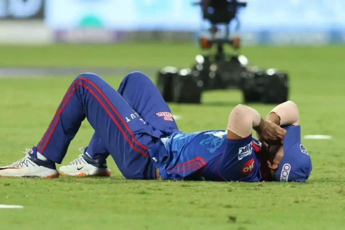 IPL 2021: ट्रॉफी जीतने का सपना टूटा तो मैदान पर खूब रोए दिल्ली कैपिटल्स के सलामी बल्लेबाज पृथ्वी शॉ