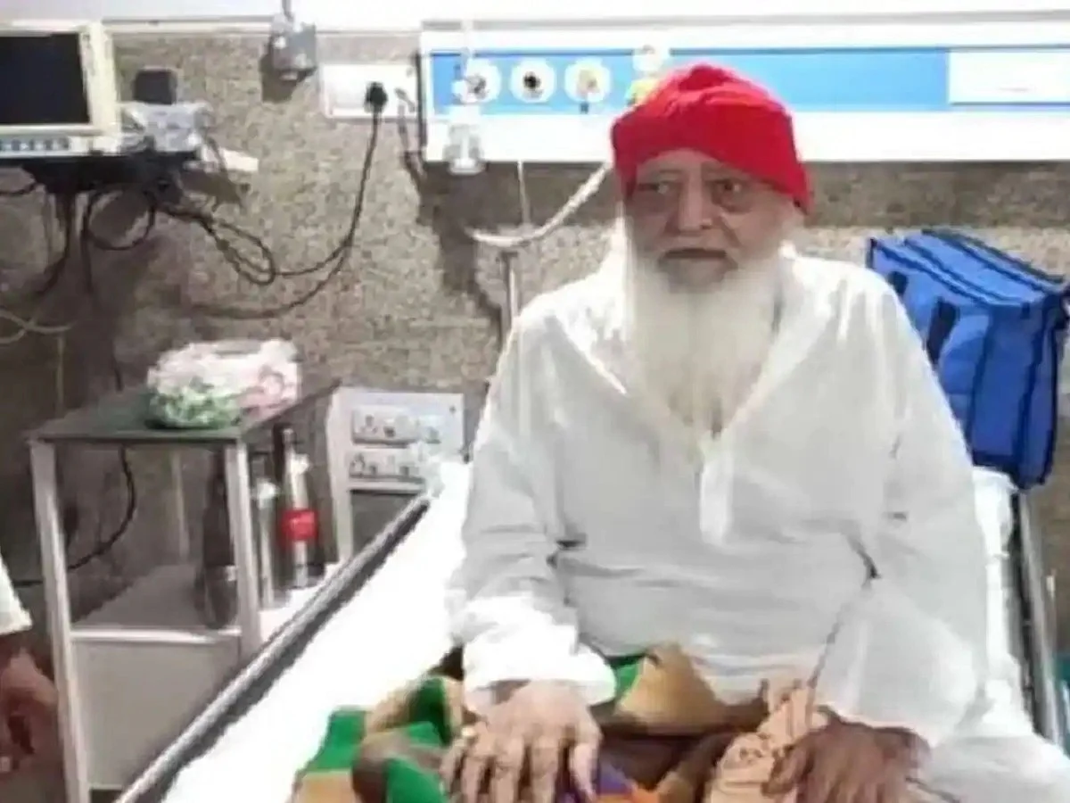आसाराम ने बीमारी का हवाला देकर गुजरात हाई कोर्ट में मांगी जमानत, दुष्कर्म के दूसरे केस में मांगी बेल