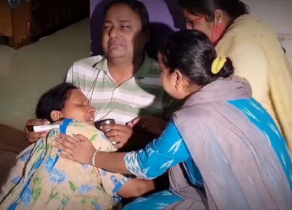 जम्मू-कश्मीर में आतंकी हमले में मारे गए शिक्षकों के परिवार का दर्द: प्रिंसिपल की मां बोलीं- बेटी के बजाय मुझे गोली मार देते, कश्मीर जन्नत नहीं है