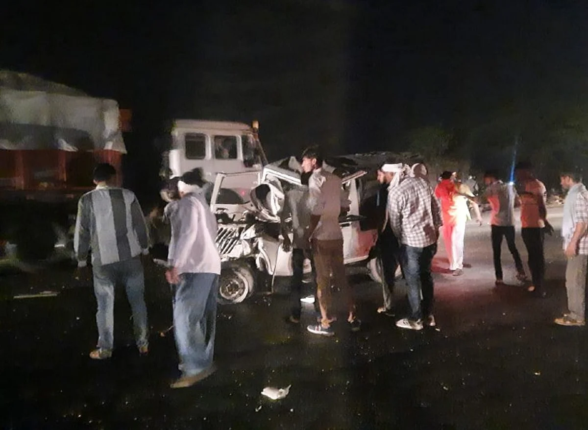 हादसाः पटवारी परीक्षा देकर गांव लौट रहे अभ्यर्थियों की जीप ट्रक से टक्कराई, 3 दोस्तो की मौत, 3 घायल