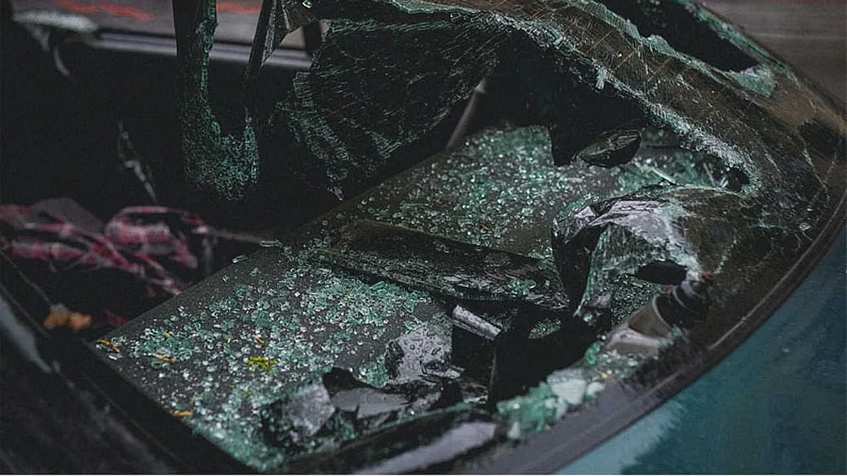 Jharkhand Road accident: धनबाद में नदी में जा गिरी तेज़ रफ़्तार से चलती कार, कुल 5 लोगों की मौके पर मौत