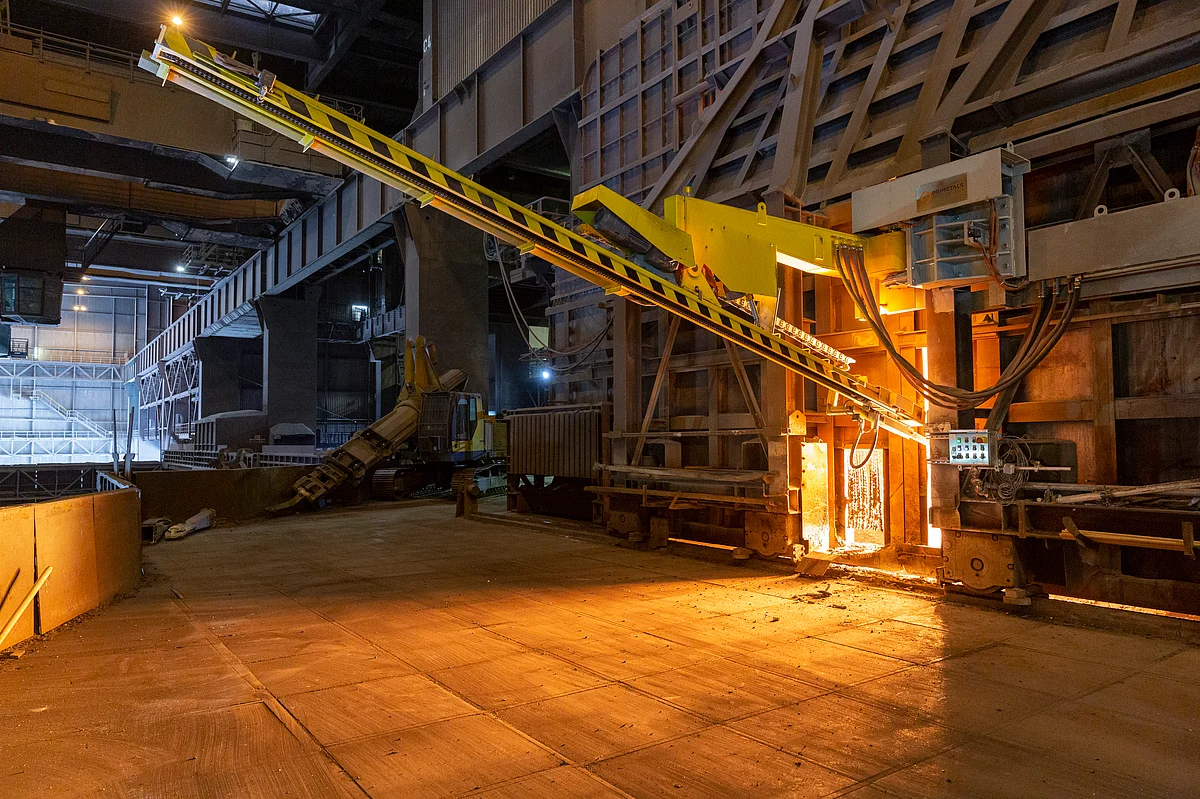 2 Temperature & Sample Manipulators at Dillinger Hütte Converter