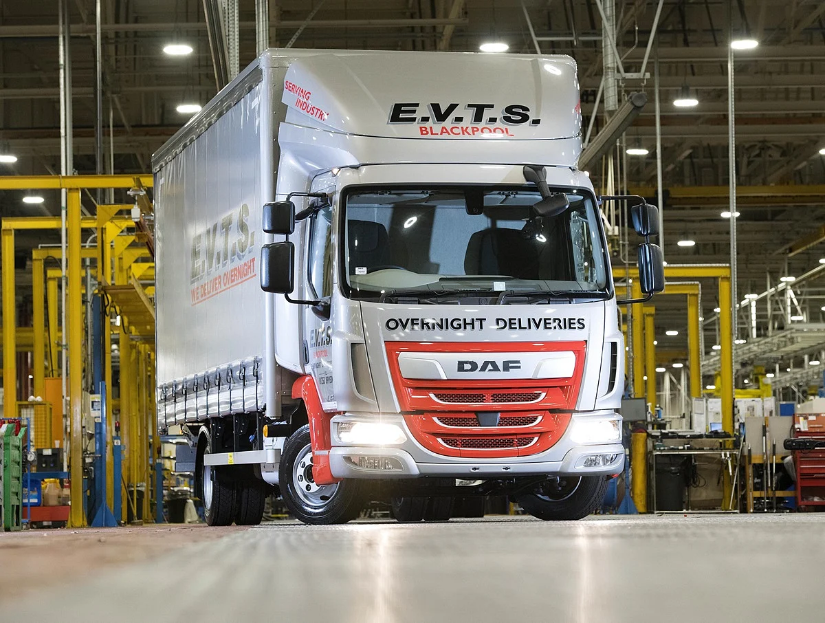 Leyland Trucks Builds 200,000th DAF LF Tuck in UK