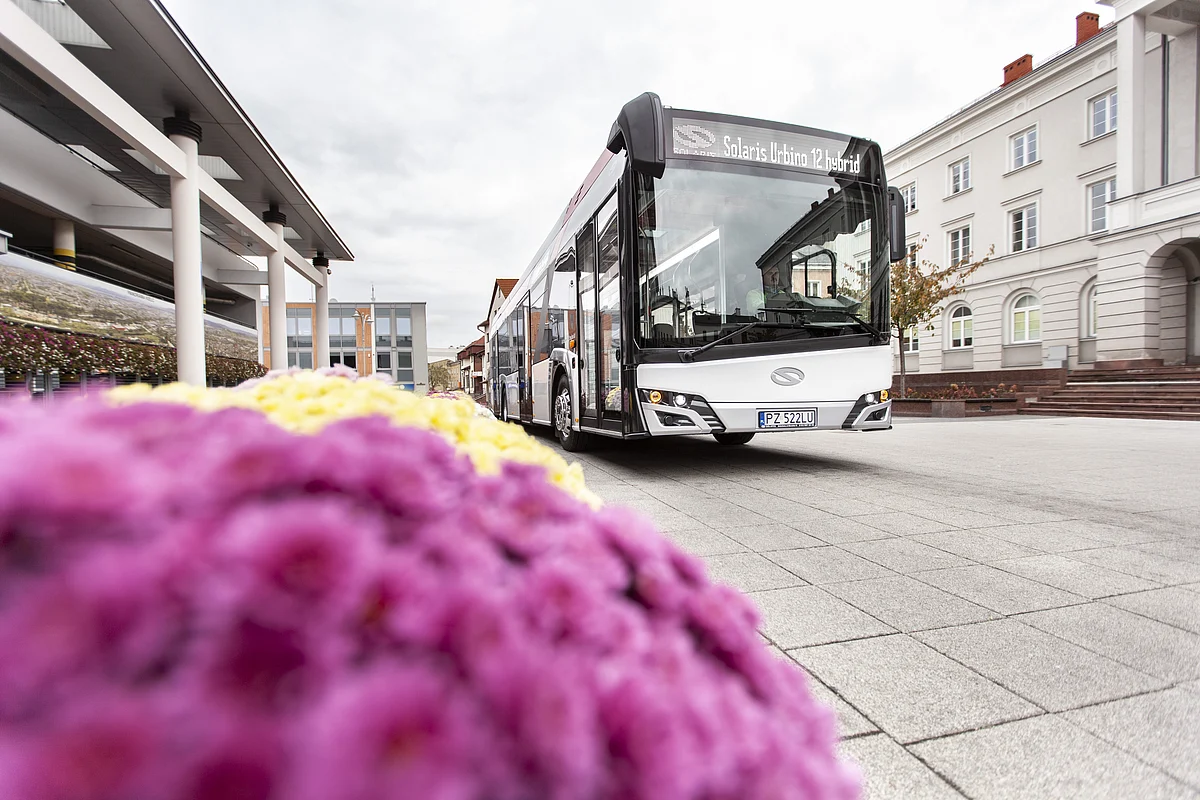 Romanian City Reghin Orders 10 Hybrid Solaris Buses