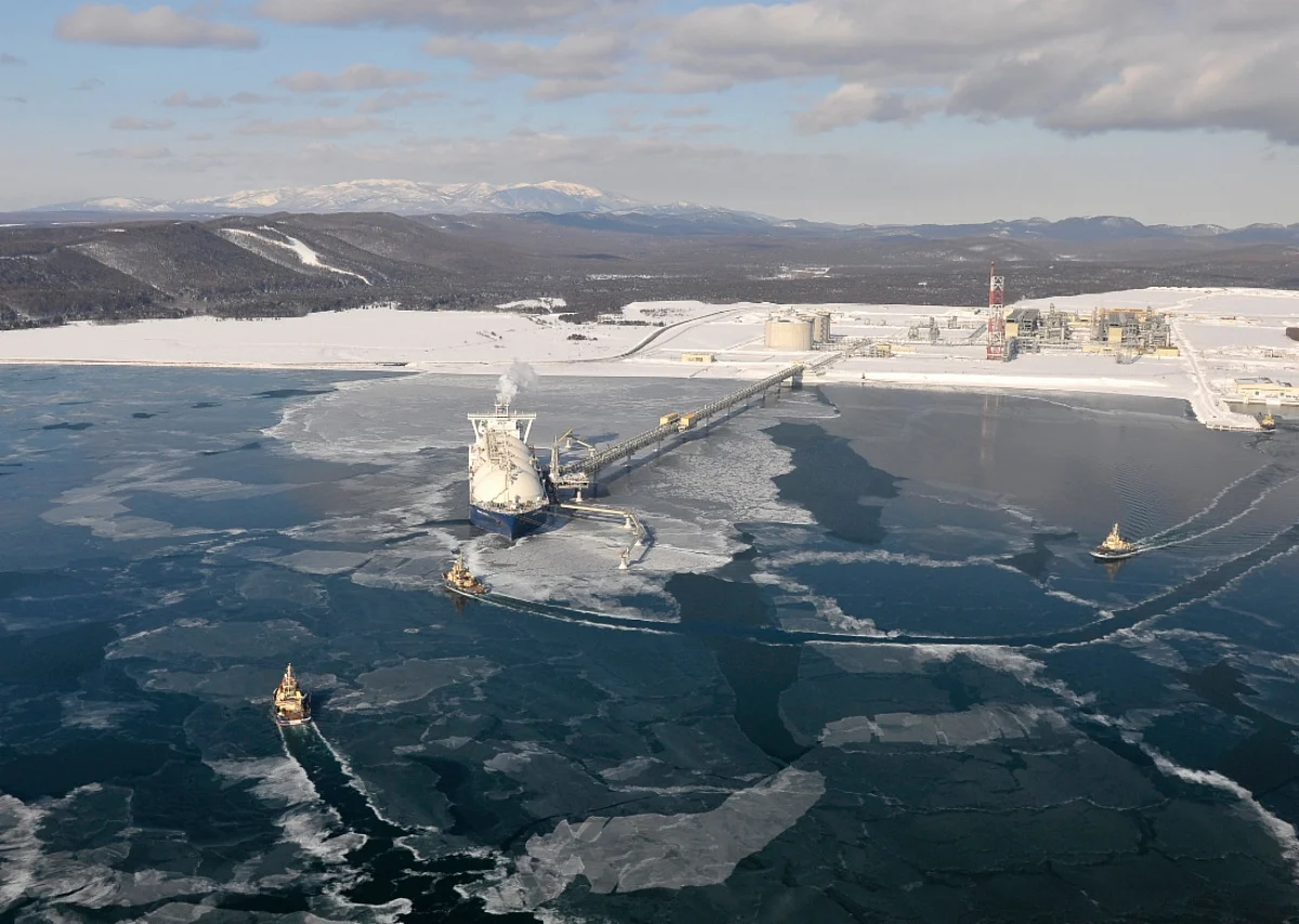 Gazprom Reviews LNG Projects