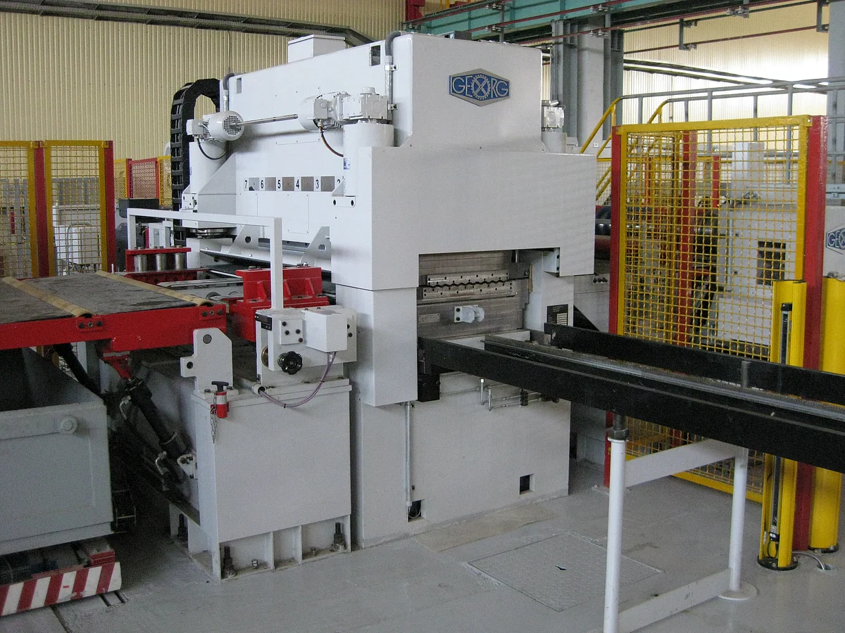 GEORG Straightening Machine in EMW Sthal Service Center