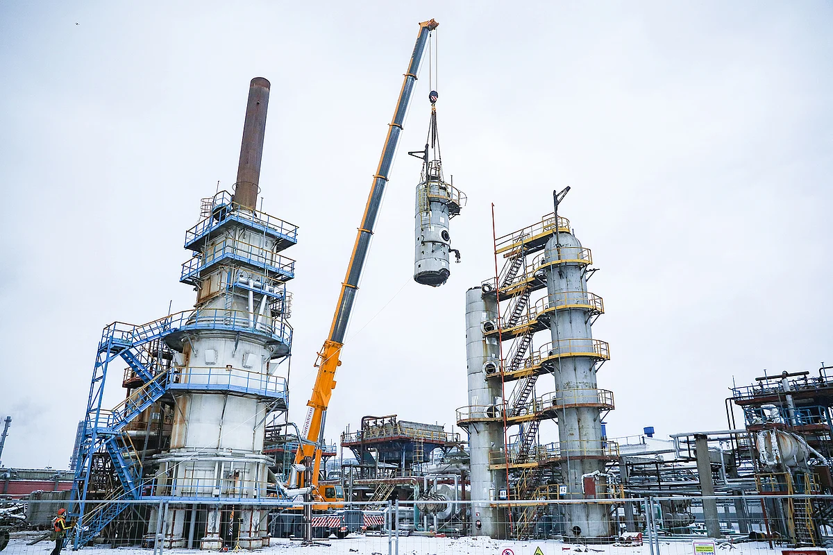 Dismantling Starts at Gazprom Neft’s Moscow Refinery