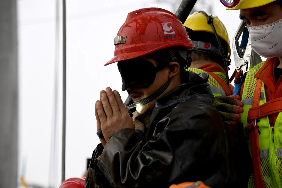11 Gold Miners Rescued in Shandong Province in China