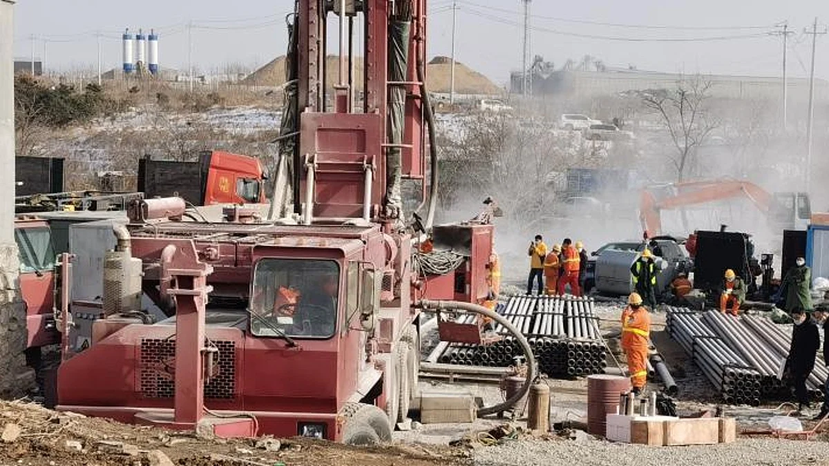 Rescuers Racing to Save 11 Trapped Miners at Gold Mine in Shandong