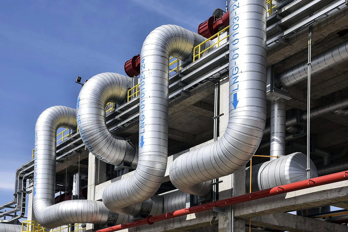 Pakistan Russia LNG Pipeline to Start Work in Summer