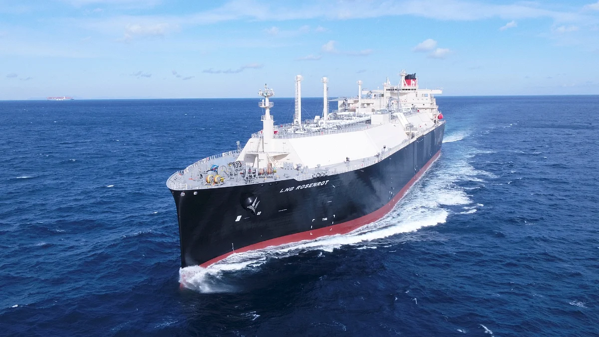 MOL LNG Rosenrot in Service for Uniper