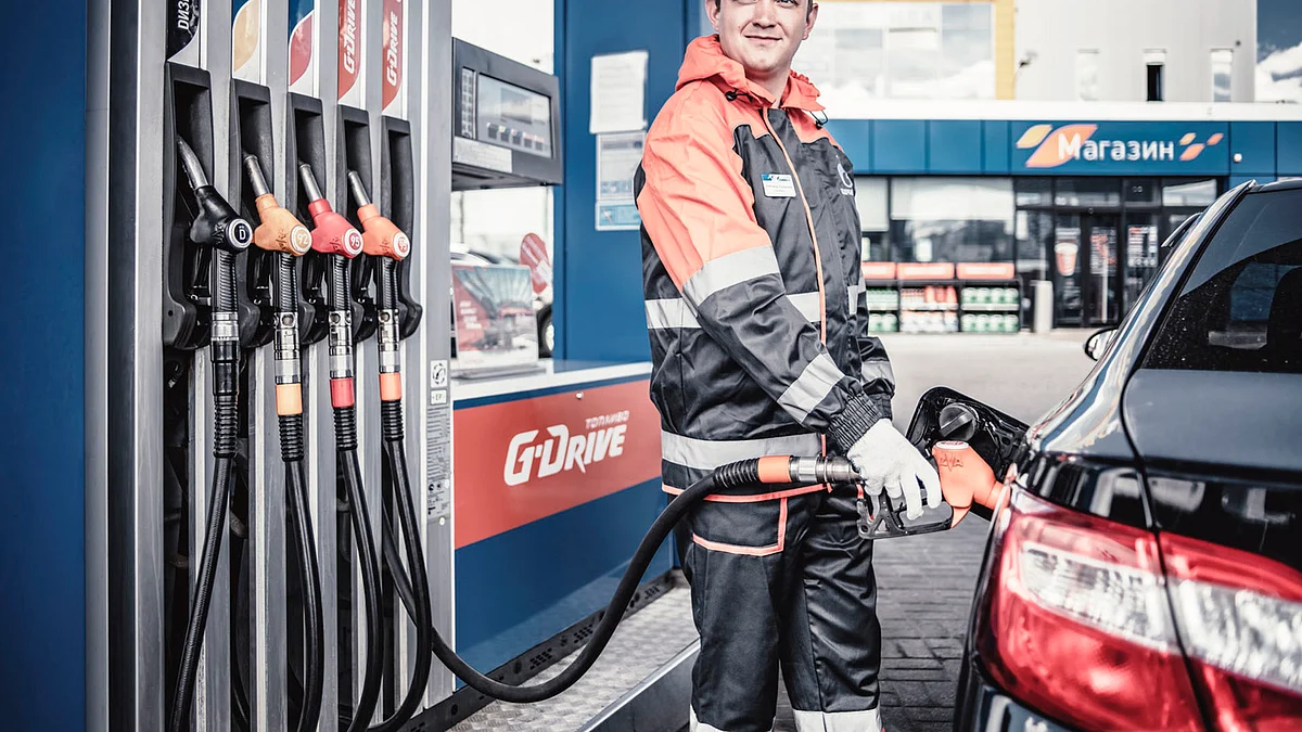 Slavneft-YaNOS Starts Production of 100 Octane Gasoline