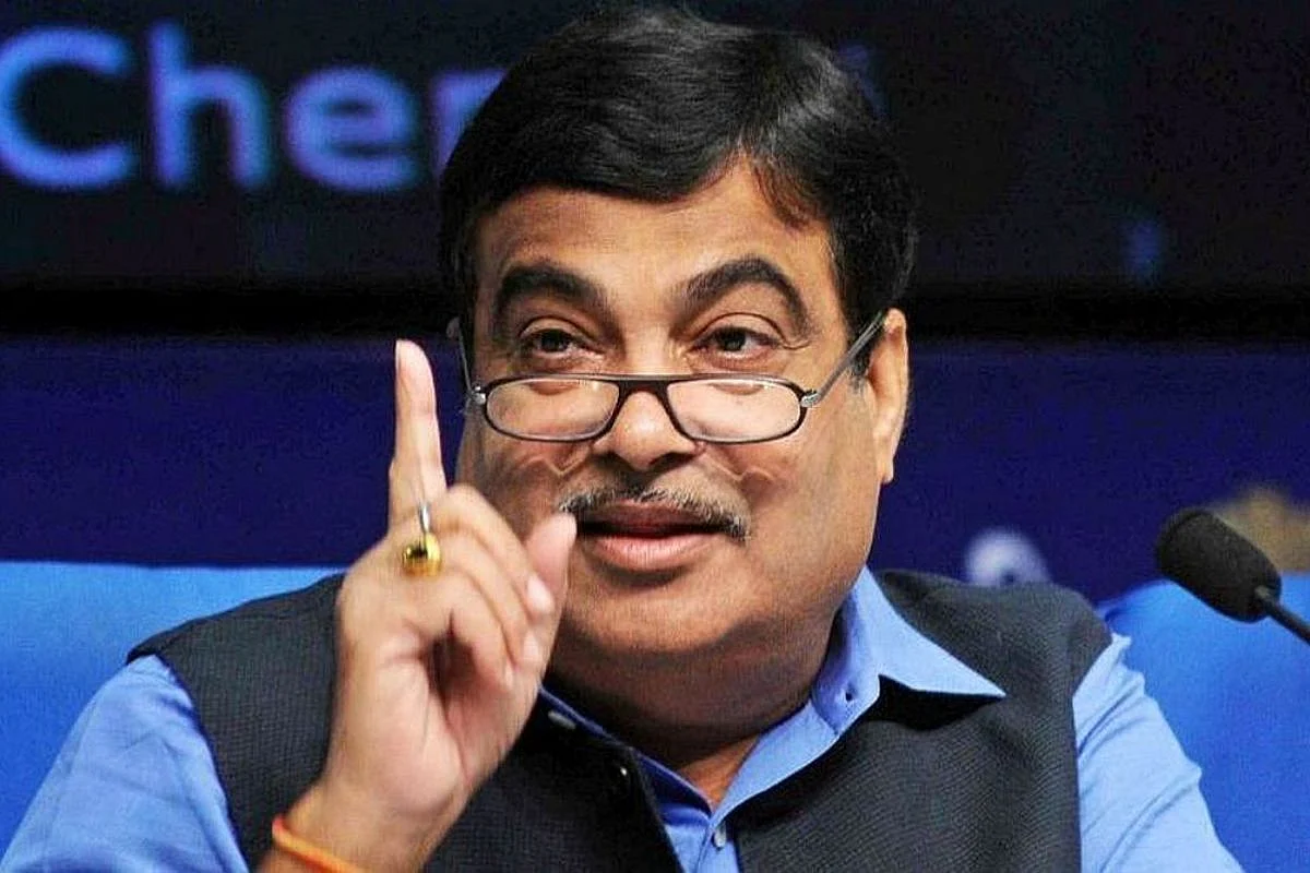 Mr Gadkari Seeks Alternatives to Steel & Cement for Road Projects