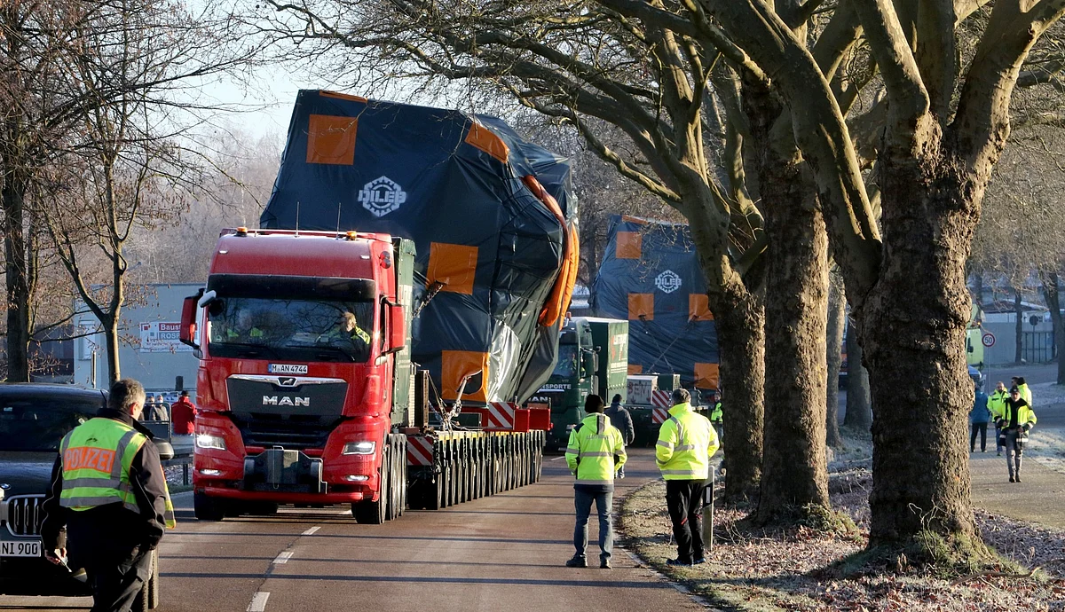 MAN Truck Semitrailer Tractor Used for Heavy Haul