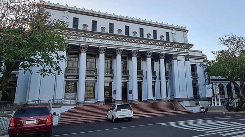 Capitol Employees to Receive P45K Extra Bonus: Negros Occidental Governor Assures Similar Bonuses for 2022 - Vimarsana News