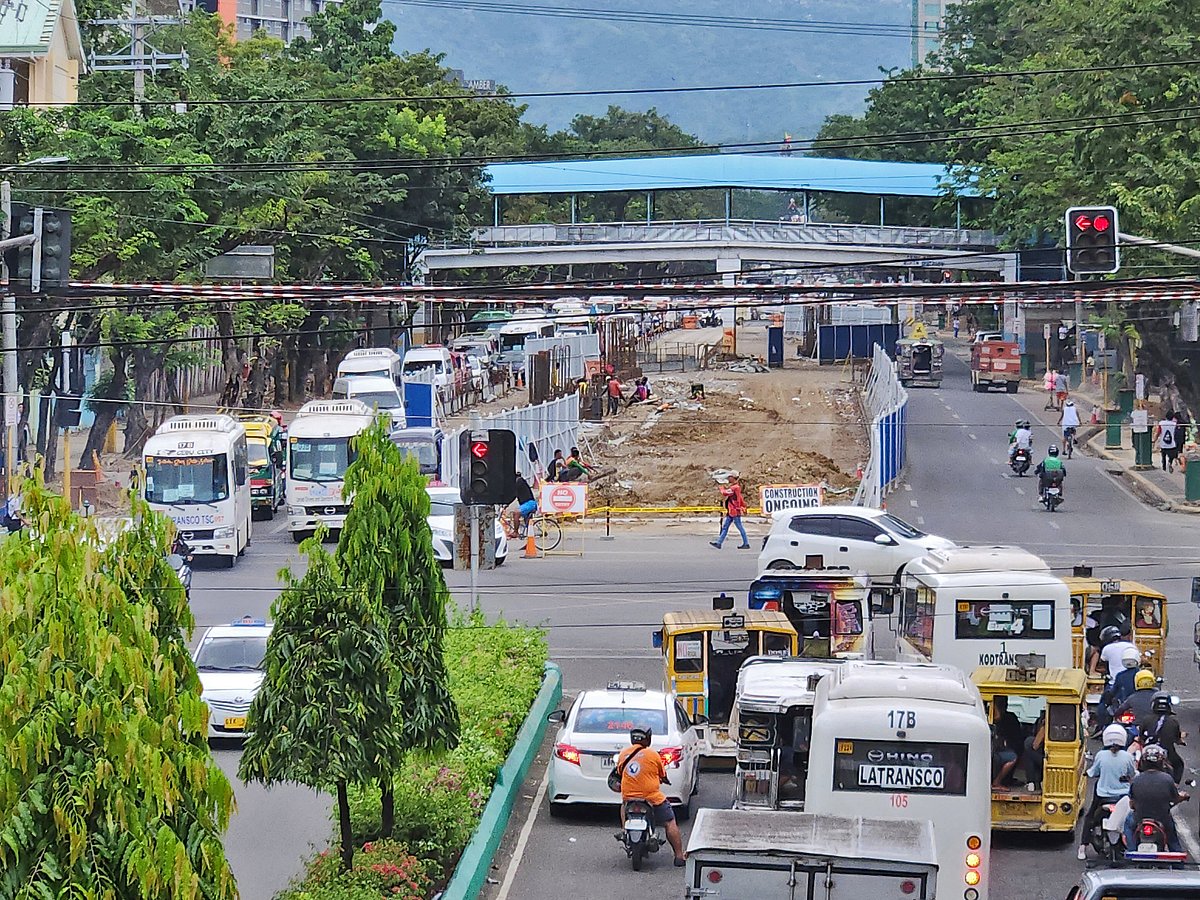 Skywalk Demolition Postponed: Cebu City Government Delays Removal for Safety Review - Vimarsana News