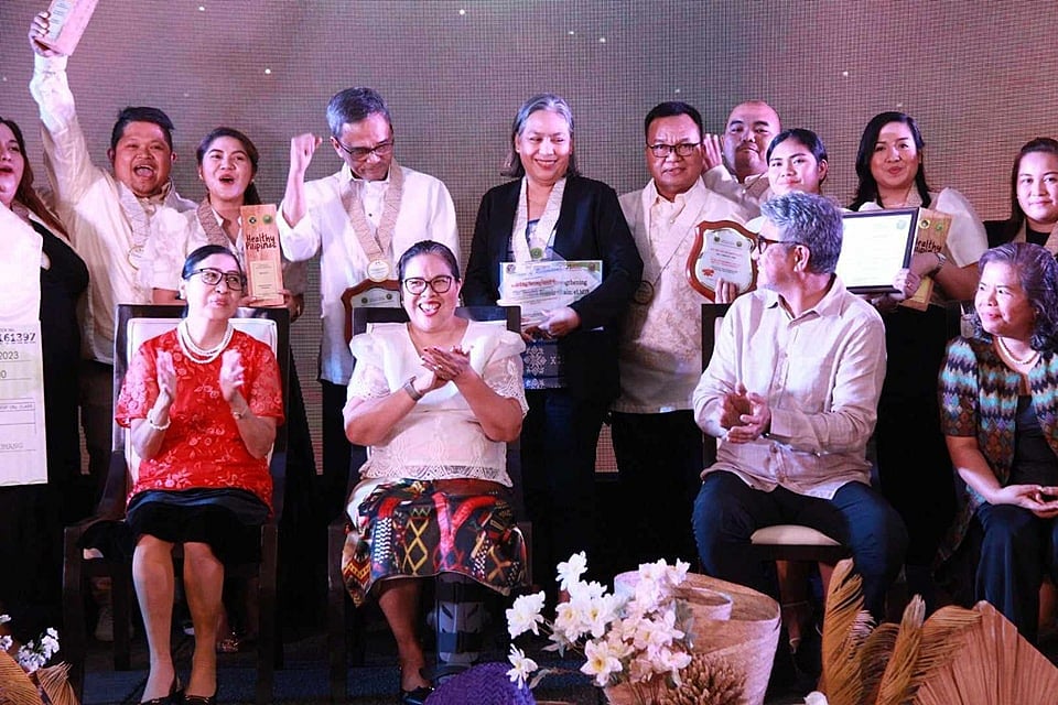 LGU-Mati mihakot 8 ka pasidungog - Vimarsana News