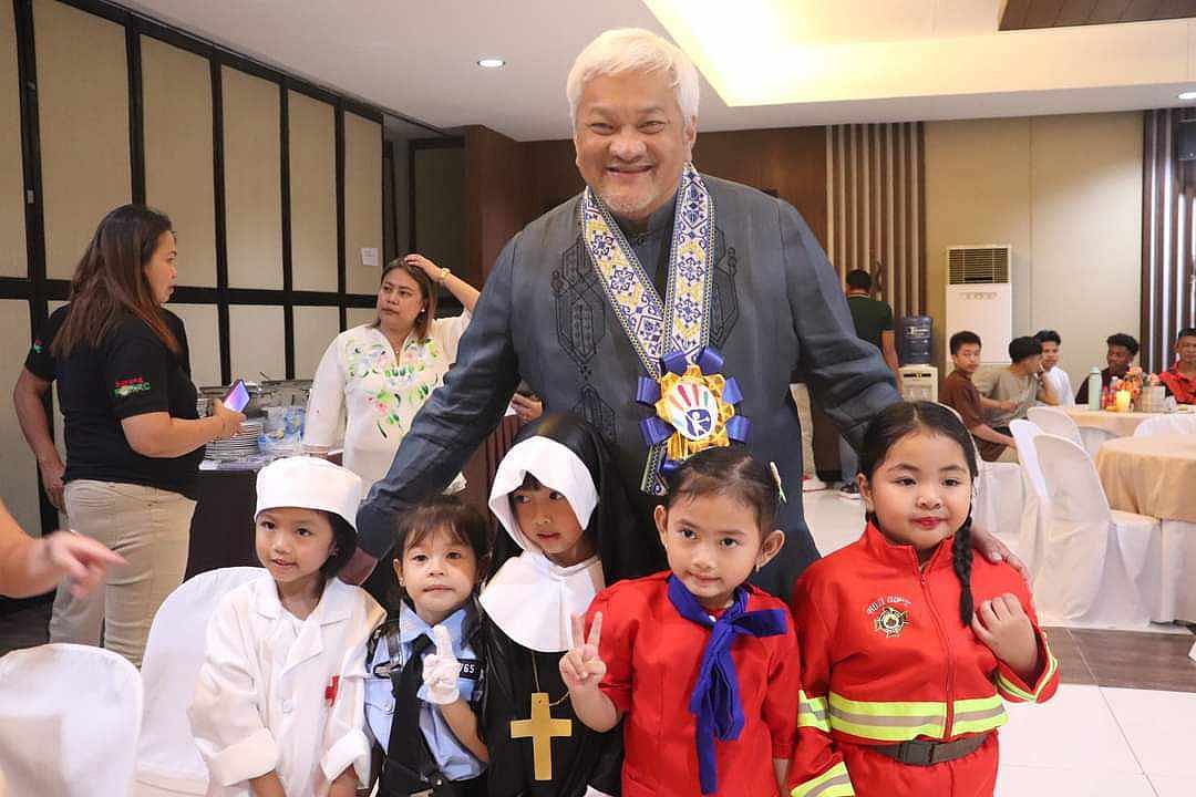 Lazatin gets Gawad Makabata award - Vimarsana News