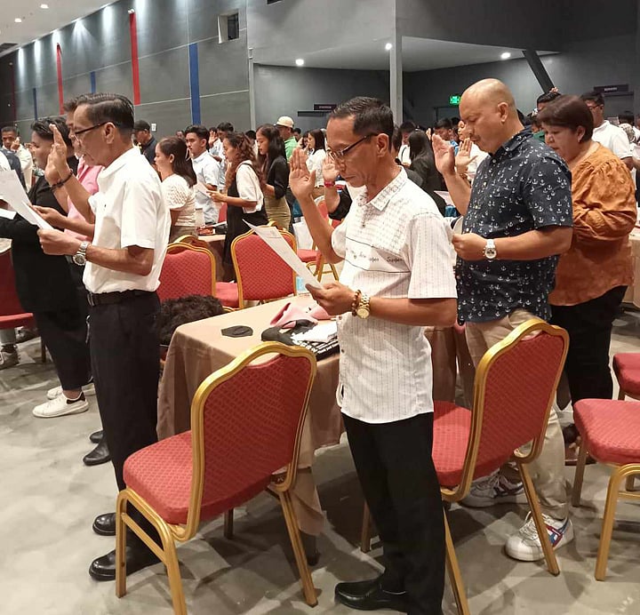 Zamboanga Mayor Administers Oath to 1,568 Village and SK Officials - Vimarsana News