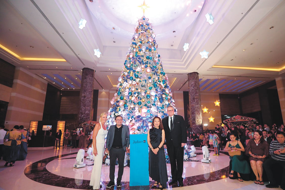 Espina: Yuletide glitters - Vimarsana News